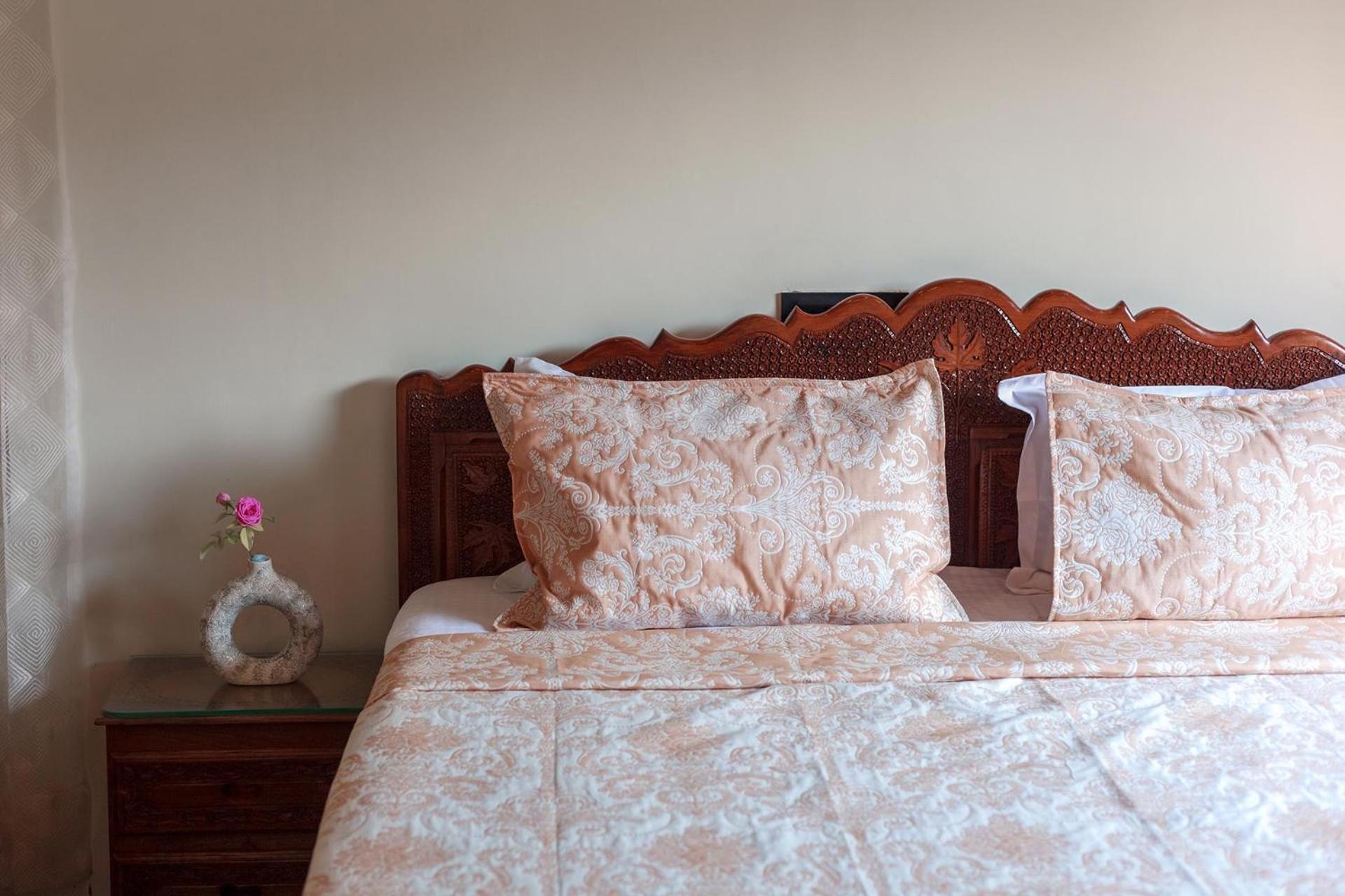 Stayvista At Pinewood Villa - Pet Friendly Villa With Lawn & Pool Table Srinagar  Exterior photo