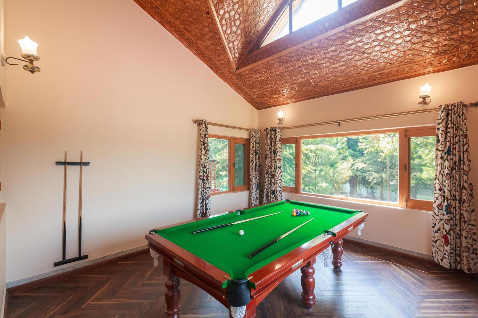 Stayvista At Pinewood Villa - Pet Friendly Villa With Lawn & Pool Table Srinagar  Exterior photo